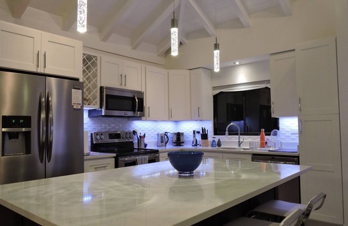 Seven Mile Beach Condo | Beach Condo with Sunset Views