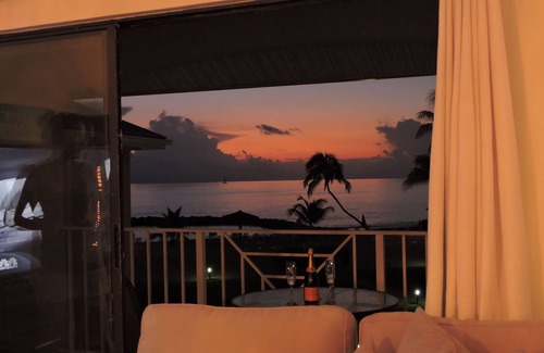 Seven Mile Beach Condo | Beach Condo with Sunset Views