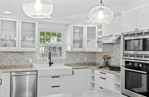 Scituate House | Beach Cottage in Scituate with Hot Tub! 6-minute walk to Egypt Beach.