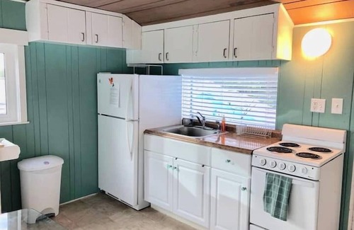 Pass-a-Grille House | Beach Cottage-Pass a Grille- Steps to beach