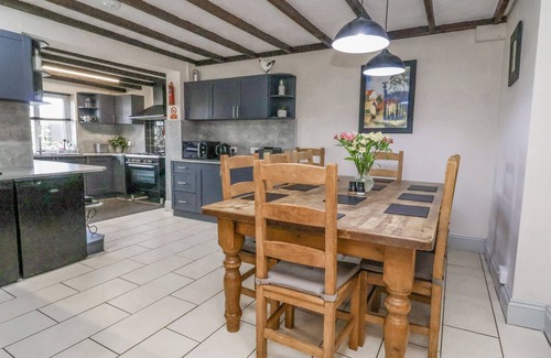 Kinmel Bay Cottage | BEACH COTTAGE, pet friendly, country holiday cottage in Conwy