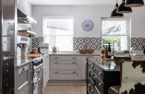 Padstow Cottage | Beach Cottage - Porthcothan - a cottage that sleeps 7-11 guests in 6 bedrooms