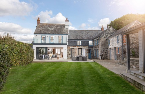 Padstow Cottage | Beach Cottage - Porthcothan - a cottage that sleeps 7-11 guests in 6 bedrooms