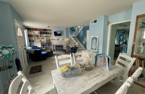Belmont Shore Cottage | BEACH COTTAGE steps from OCEANFRONT and BAY beaches, close to SoCal attractions