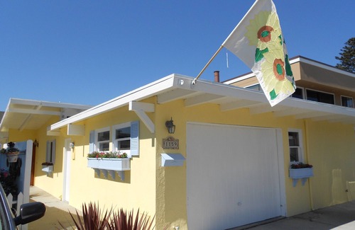 Pierpont Bay Cottage | Beach Cottage/Steps to Beach/Open Living/Outdoor Space/A/C