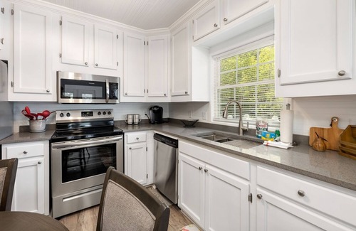 Saint Simons Island Cottage | Beach Cottage with large deck-One short block to beach-Walk to shops and dining!