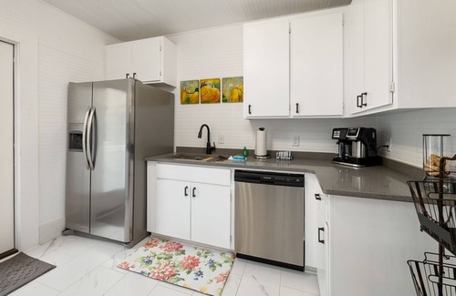 Saint Simons Island Cottage | Beach Cottage with 2 king beds! One short block to beach-Walk to Pier Village!