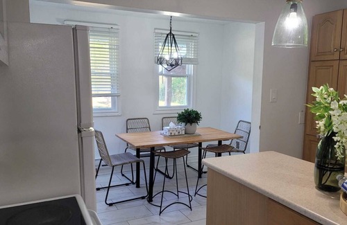Sauble Beach Cottage | Beach Cottage, walking distance to Sauble. 3 bedroom, 2 bath