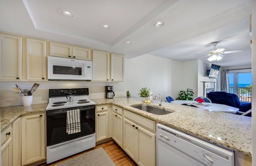 Redington Shores Condo | Beach Cottages Beachfront - Your Escape Awaits! Sun, Secure, Family Friendly