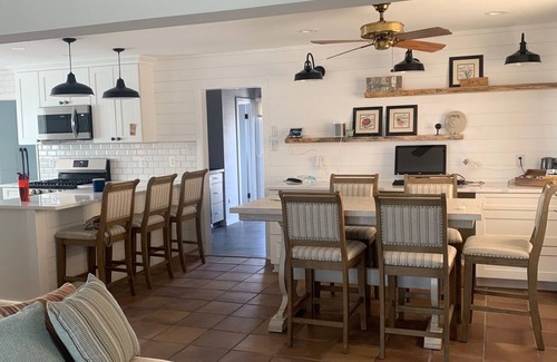 Margate City House | beach days and ocean breezy nights - quick walk to the beach