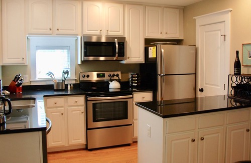 Surfman's Walk House | Beach Days/Forest Nights - Stylish Cottage near East Beach