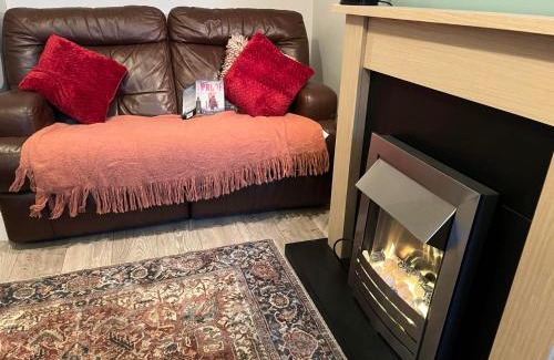 Margate Apartment | Beach Dreamland Restaurants nearby- sunny garden