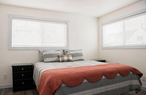 Seaside House | Beach Escape, 2 Blocks Away, Sleeps 6