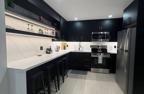 Wasaga Beach Apartment | Beach Escape - Walk to the Waves