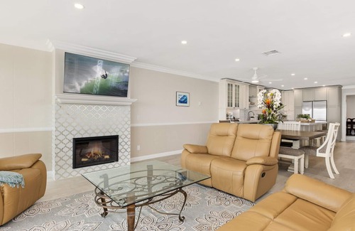 Carlsbad House | BEACH FACING! Large 3BR - 180 panoramic ocean views, steps to sand and Village!