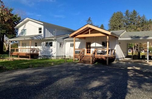 Brookings House | Beach Farmhouse on the River + Hot Tub