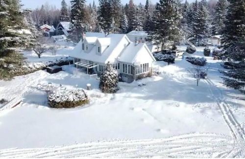 Chertsey House | Beach, Fishing, Spa & Ski