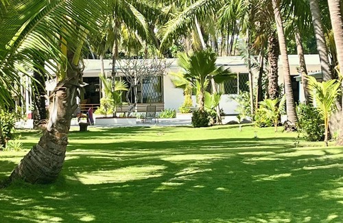 Puntarenas House | Beach Front 1940 retro 3-bedrm house AC/Wifi: Privacy & Comfort in Puntarenas.