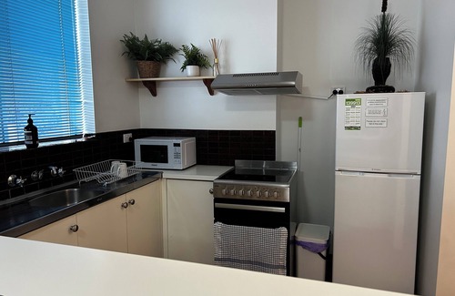 Port Lincoln Apartment | Beach-Front 2 Bedroom Apartment with equipped kitchen, wifi, swimming pool