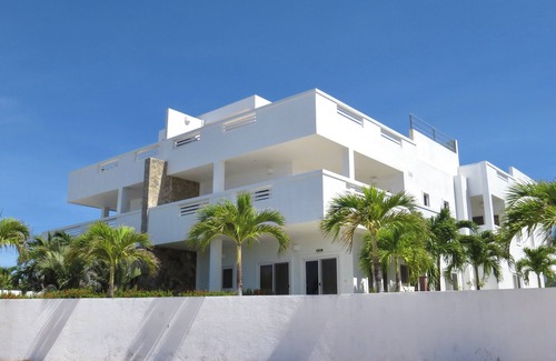Dixon Cove Apartment | Beach Front 2 rooms villa Roatan