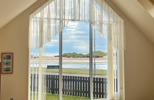 Lossiemouth Apartment | Beach front apartment close to shops and restaurants