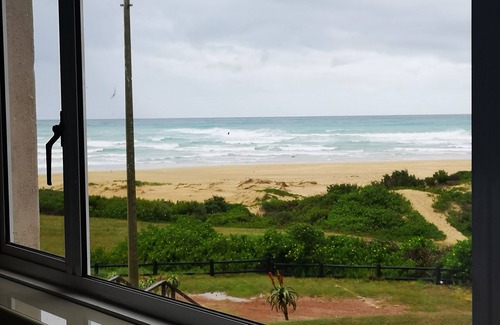 Aston Bay House | Beach Front Apartment close to the beach with magnificent sea views.