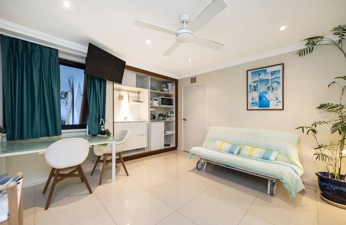 Mullaloo Apartment | Beach Front Apartment and garden for 2 on stunning Mullaloo Beach