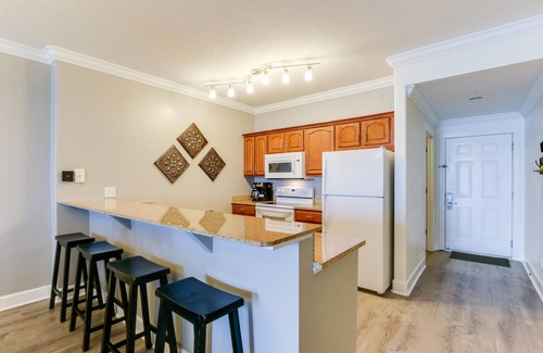 Panama City Beach Condo | Beach Front-Beach Service Chairs Included-FREE High Speed Wifi-5 Star Experience