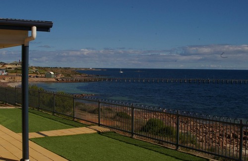 Port Victoria House | Beach Front Break - relax & watch the waves