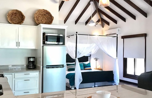 Plantation House | BEACH-FRONT Cabanas SLEEPS 4 in Plantation