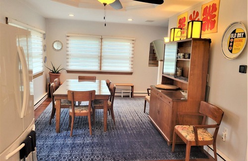 Calvert Beach-Long Beach House | Beach-Front Classic on the Chesapeake Bay