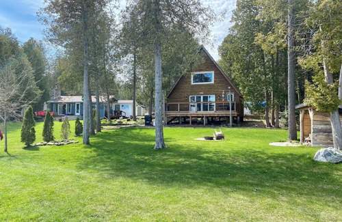 Manitoulin District Cottage | Beach front cottage rental on Manitoulin Island
