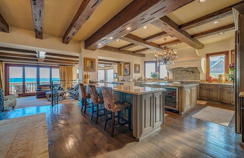 Peninsula House | Beach Front Executive Home