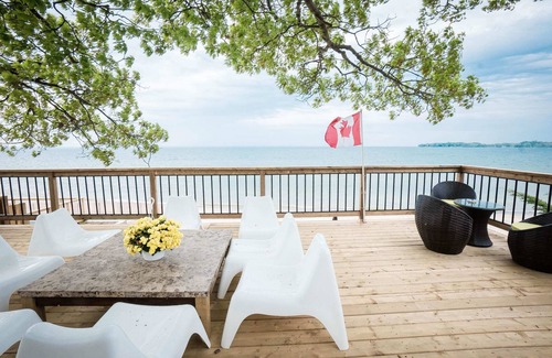 Crystal Beach House | Beach Front Family Cottage | Ping Pong & Karaoke!
