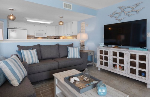 Pensacola Beach Condo | ✨Beach Front-Garage-Community Pool-Walk to Peg Leg's-2BR Sandpiper Cottage