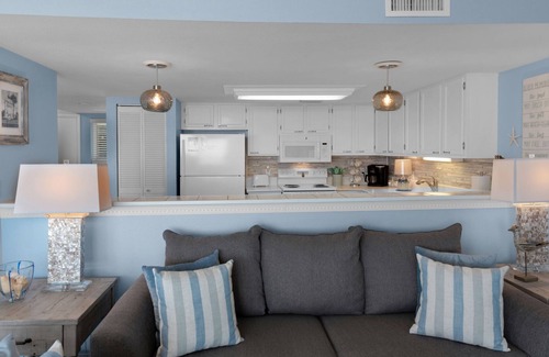 Pensacola Beach Condo | ✨Beach Front-Garage-Community Pool-Walk to Peg Leg's-2BR Sandpiper Cottage
