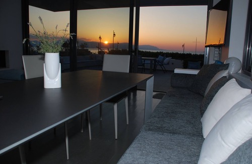 Loutraki Villa | Beach front Villa in Loutraki Korinthias