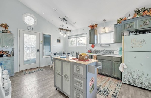 Truth or Consequences Cottage | Beach Front Home, King Bed, Million Dollar Deckview, and Steps to the Beach