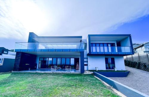 La Mercy Villa | Beach Front House - Back Up Power & Water
