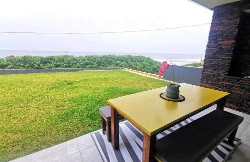 La Mercy Villa | Beach Front House - Back Up Power & Water