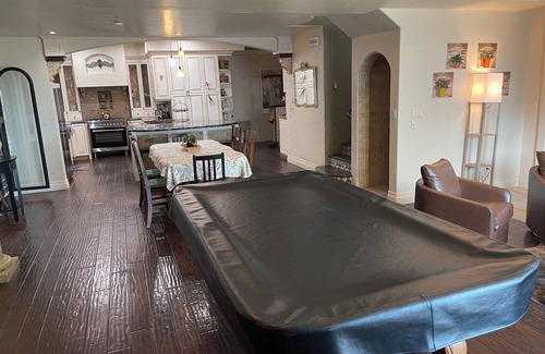 Belmont Shore House | Beach front house centrally located to all popular attractions