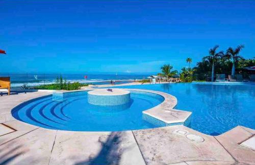 South Hotel Zone Apartment | BEACH FRONT~ JACUZZI ~ SPECTACULAR OCEAN VIEWS