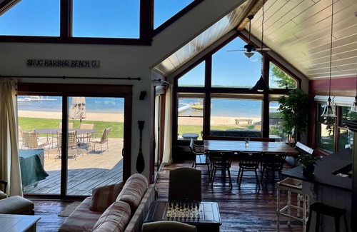 Baldwin Cottage | Beach Front Lake House