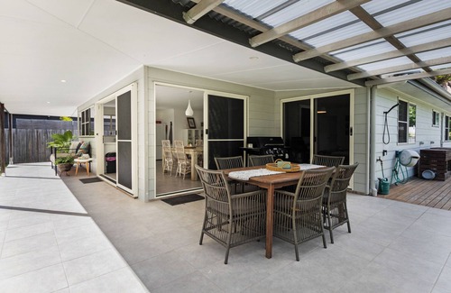 Toogoom House | Beach Front, Modern & Spacious, Securely Fenced for Kids & Pets