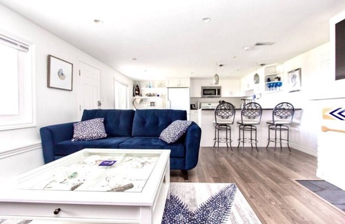 Victoria House | Beach Front Oasis 15 Minutes To Downtown Victoria