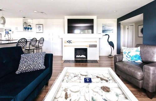 Victoria House | Beach Front Oasis 15 Minutes To Downtown Victoria