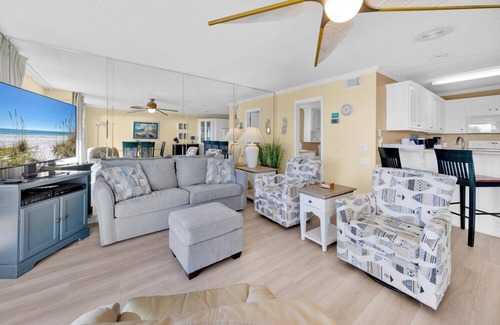 Fort Bay Condo | ☀️Beach Front-Pool + HotTub-Latitude 29 #2☀️