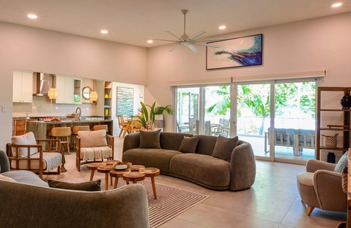 Esterillos Oeste House | Beach Front Private Estate with Pool
