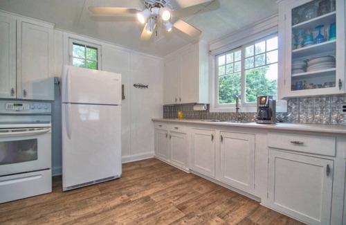 Beaverton Cottage | Beach-Front Private Paradise Directly on Lake Simcoe