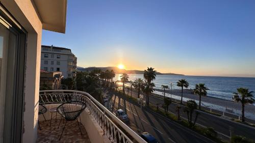 Fabron Apartment | Beach front, Superbe appartement pour 4 personnes